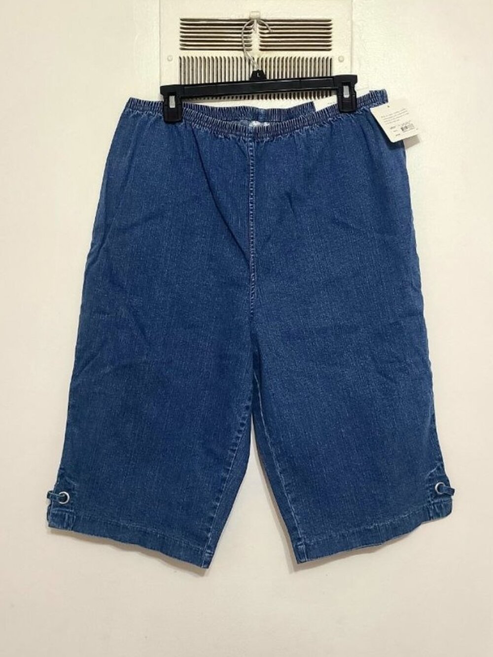 Women’s Stretch Denim Capri Pants